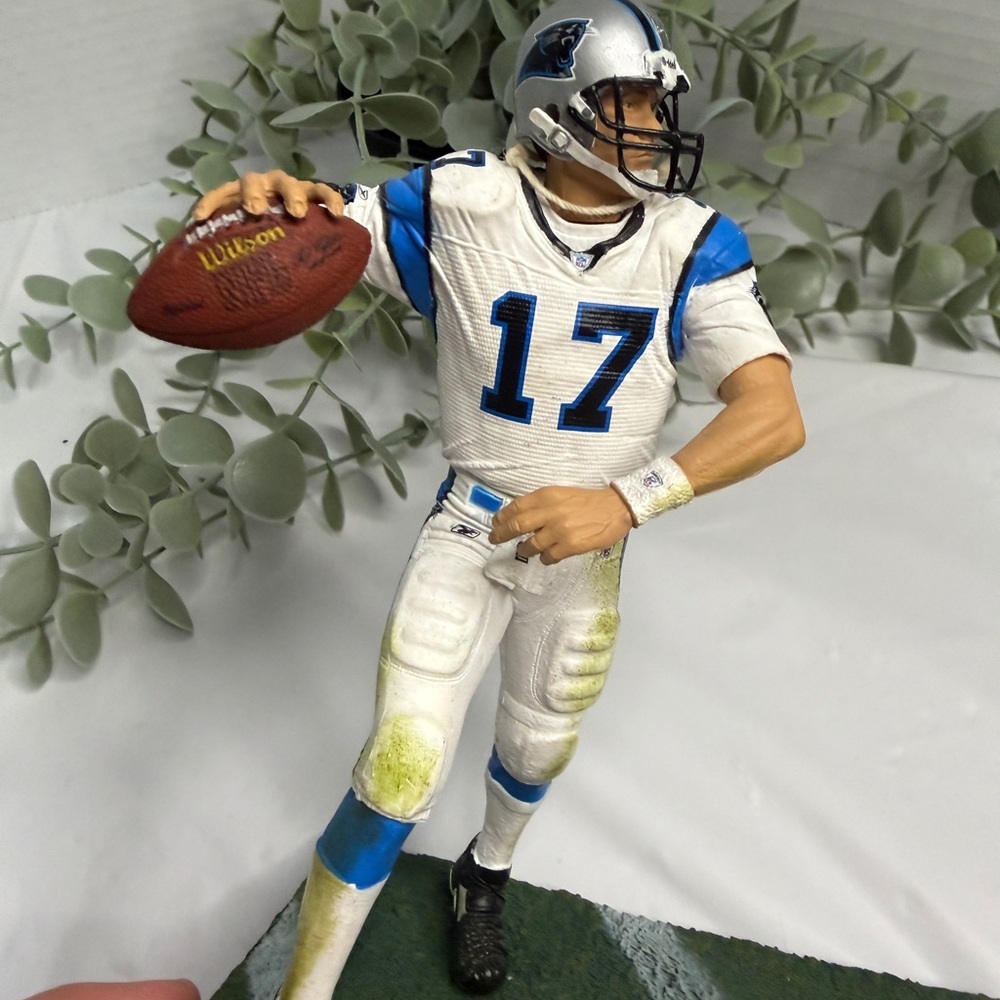 American Football Figurine — Elway and Delhomme (6–9 in) used, Action Figures - Picture 2 of 10